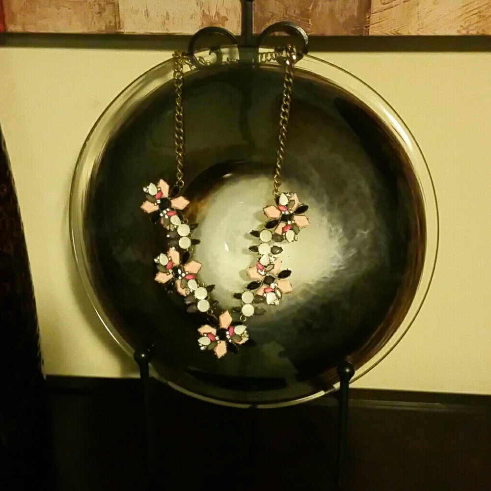 SOLD Floral necklace - Picture 4 of 6